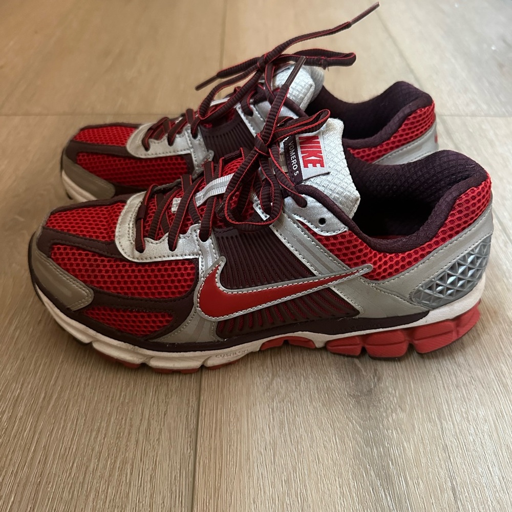 Nike Women’s Red and Gray Athletic Shoes Vomero 5 size 8.5